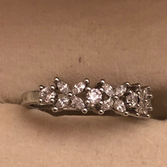 Flower Design Band with Cubic Zirconia - Picture 5 of 5